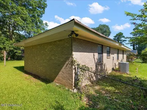 1843 Longwood Dr, Jackson, MS 39212 photo 3
