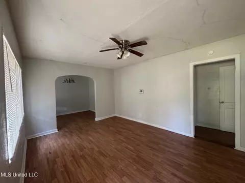Living - 941 Dorgan St, Jackson, MS 39204 photo 1 of 4