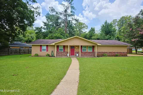 3204 Bienville Dr, Jackson, MS 39212
