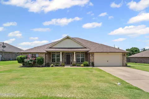 7653 W Woodridge Dr, Southaven, MS 38672