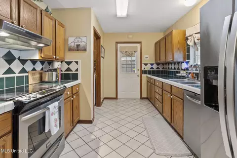 Kitchen - 725 Bay Tree Dr, Flowood, MS 39232 photo 1 of 4