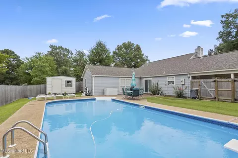 Exterior - 725 Bay Tree Dr, Flowood, MS 39232 photo 4 of 8