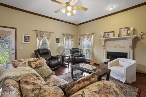 Living - 725 Bay Tree Dr, Flowood, MS 39232 photo 3 of 3