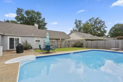Exterior - 725 Bay Tree Dr, Flowood, MS 39232 photo 6 of 8