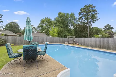 Exterior - 725 Bay Tree Dr, Flowood, MS 39232 photo 7 of 8