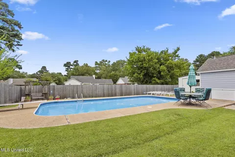 Exterior - 725 Bay Tree Dr, Flowood, MS 39232 photo 5 of 8