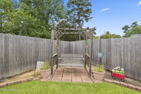 Exterior - 725 Bay Tree Dr, Flowood, MS 39232 photo 8 of 8