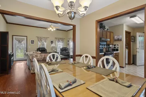 Dining - 725 Bay Tree Dr, Flowood, MS 39232 photo 1 of 3