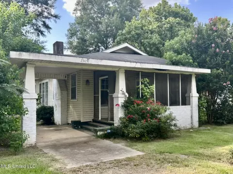 2305 Grenada Blvd, Greenwood, MS 38930
