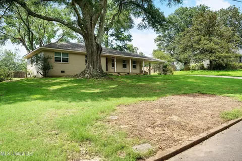Exterior - 530 Oakhurst Dr, Hernando, MS 38632 photo 2 of 6