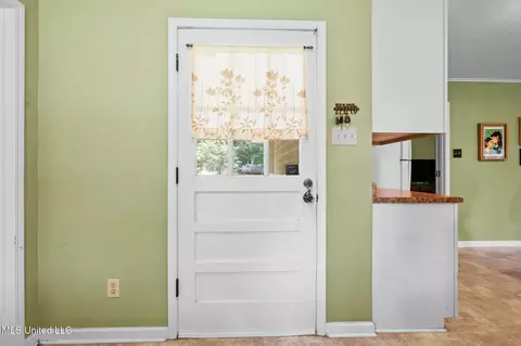 Entry Way - 530 Oakhurst Dr, Hernando, MS 38632 photo 2 of 4