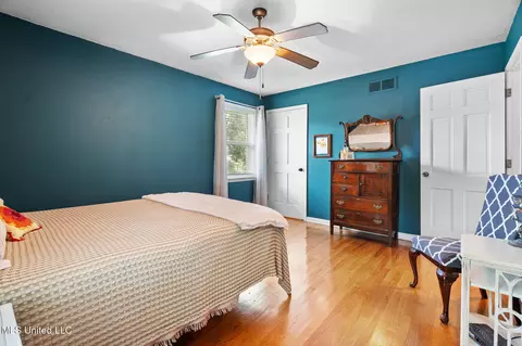 Bedroom - 530 Oakhurst Dr, Hernando, MS 38632 photo 2 of 3