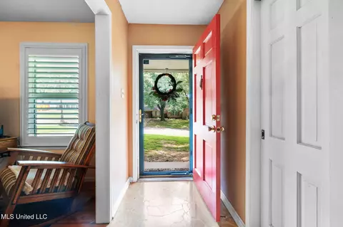Entry Way - 530 Oakhurst Dr, Hernando, MS 38632 photo 1 of 4