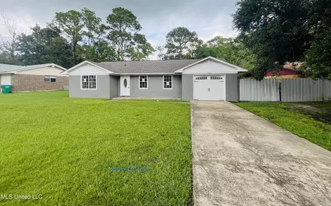 5616 Newcastle Dr, Gautier, MS 39553