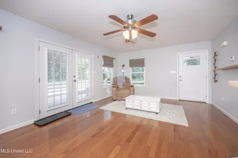 Living - 10296 Road 252, Biloxi, MS 39532 photo 2 of 4