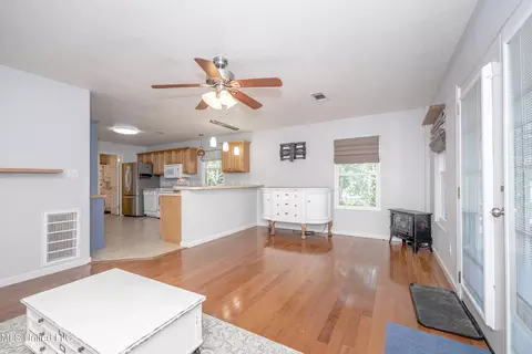 Living - 10296 Road 252, Biloxi, MS 39532 photo 4 of 4