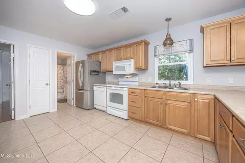 Kitchen - 10296 Road 252, Biloxi, MS 39532 photo 4 of 4