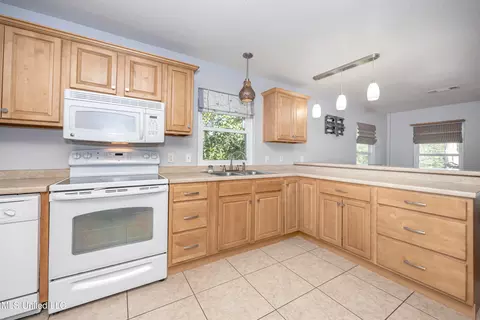 Kitchen - 10296 Road 252, Biloxi, MS 39532 photo 3 of 4