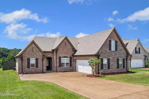 Exterior - 275 Magnolia Gardens Dr, Hernando, MS 38632 photo 2 of 3