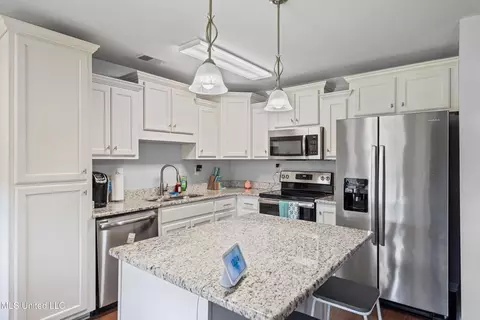 Kitchen - 275 Magnolia Gardens Dr, Hernando, MS 38632 photo 1 of 1
