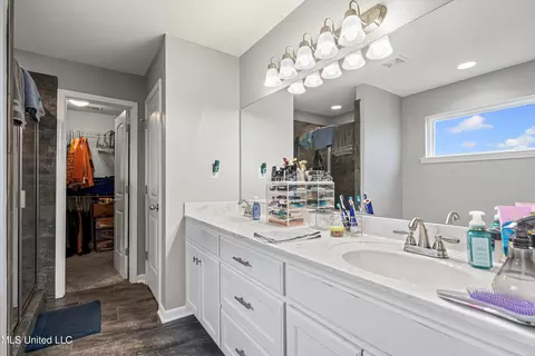 Bath - 275 Magnolia Gardens Dr, Hernando, MS 38632 photo 1 of 4