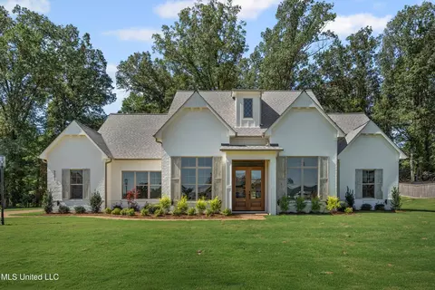 5243 Camp Crossing Xing, Hernando, MS 38632