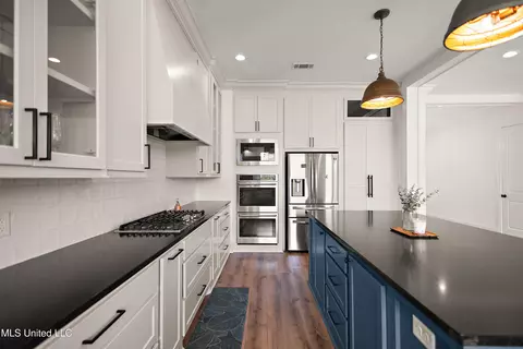 Kitchen - 122 Anchor Ln, Brandon, MS 39047 photo 4 of 6