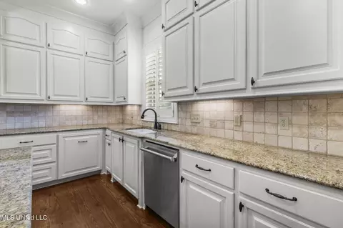 Kitchen - 106 Wethersfield Dr, Madison, MS 39110 photo 5 of 6
