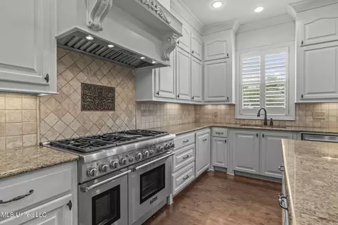 Kitchen - 106 Wethersfield Dr, Madison, MS 39110 photo 4 of 6