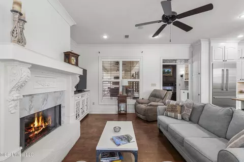 Living - 106 Wethersfield Dr, Madison, MS 39110 photo 7 of 7