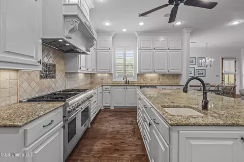 Kitchen - 106 Wethersfield Dr, Madison, MS 39110 photo 3 of 6