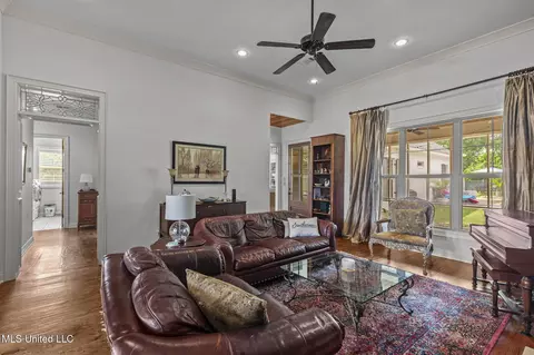 Living - 106 Wethersfield Dr, Madison, MS 39110 photo 5 of 7