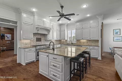 Kitchen - 106 Wethersfield Dr, Madison, MS 39110 photo 2 of 6