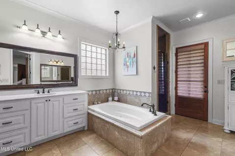 Bath - 106 Wethersfield Dr, Madison, MS 39110 photo 2 of 11