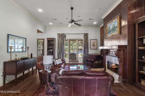 Living - 106 Wethersfield Dr, Madison, MS 39110 photo 2 of 7