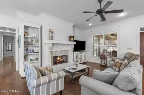 Living - 106 Wethersfield Dr, Madison, MS 39110 photo 6 of 7