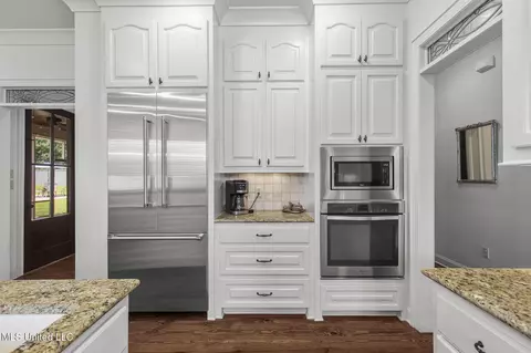 Kitchen - 106 Wethersfield Dr, Madison, MS 39110 photo 6 of 6