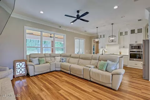 Living - 475 Saint Johns Rd, Braxton, MS 39044 photo 2 of 3