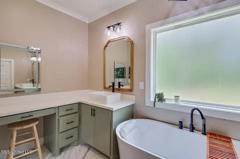 Bath - 475 Saint Johns Rd, Braxton, MS 39044 photo 2 of 4