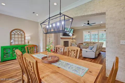 Dining - 475 Saint Johns Rd, Braxton, MS 39044 photo 2 of 2