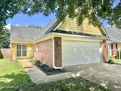 5303 W Payton Dr, Southaven, MS 38671