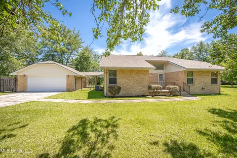 19 Davis Bayou Cir, Ocean Springs, MS 39564