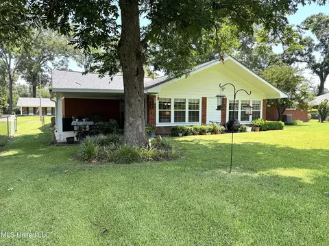 Exterior - 4 Sun Ct, Natchez, MS 39120 photo 8 of 15