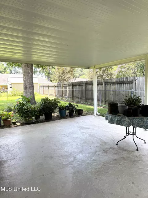 Exterior - 4 Sun Ct, Natchez, MS 39120 photo 7 of 15