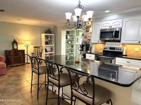 Kitchen - 4 Sun Ct, Natchez, MS 39120 photo 6 of 11