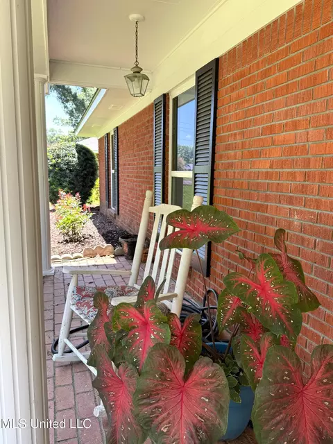 Exterior - 4 Sun Ct, Natchez, MS 39120 photo 4 of 15