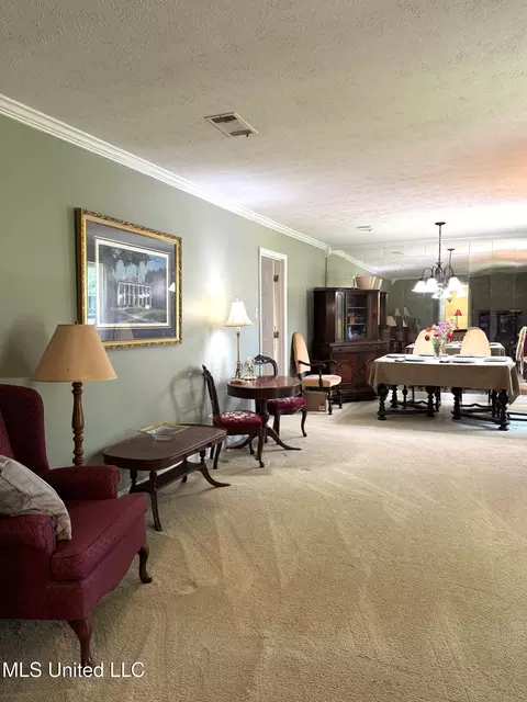 Dining - 4 Sun Ct, Natchez, MS 39120 photo 1 of 3