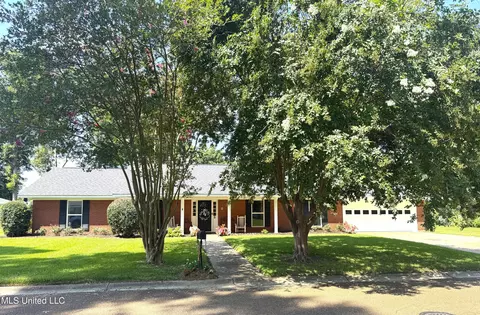 Exterior - 4 Sun Ct, Natchez, MS 39120 photo 2 of 15