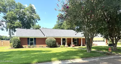4 Sun Ct, Natchez, MS 39120