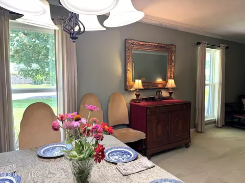 Dining - 4 Sun Ct, Natchez, MS 39120 photo 2 of 3